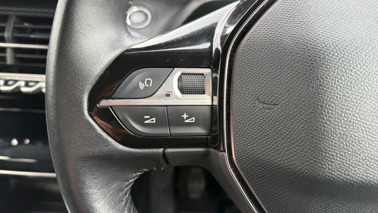 Peugeot 208 1.2 PureTech 100 Allure 5dr Petrol Hatchback